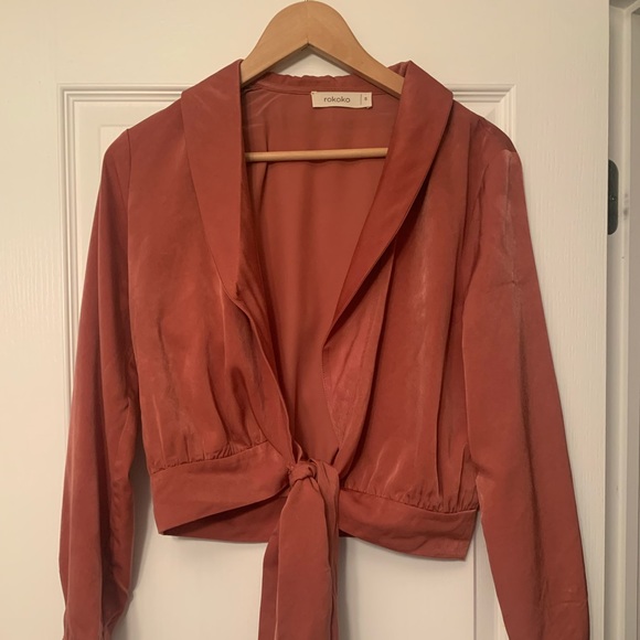 Rokoko wrap satin top with tie. Size small. - Picture 3 of 4